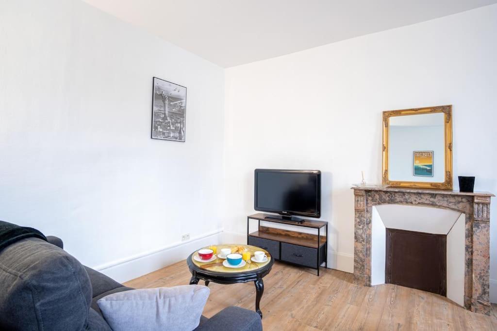 Le Boujou - Place De Parking - 200m Appartement Étretat
