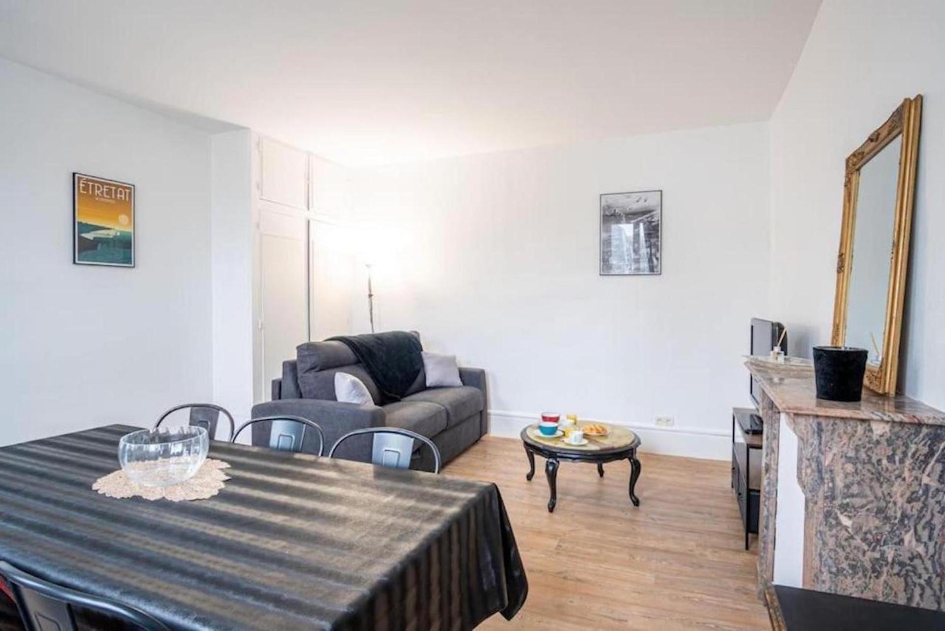 Le Boujou - Place De Parking - 200m Appartement
